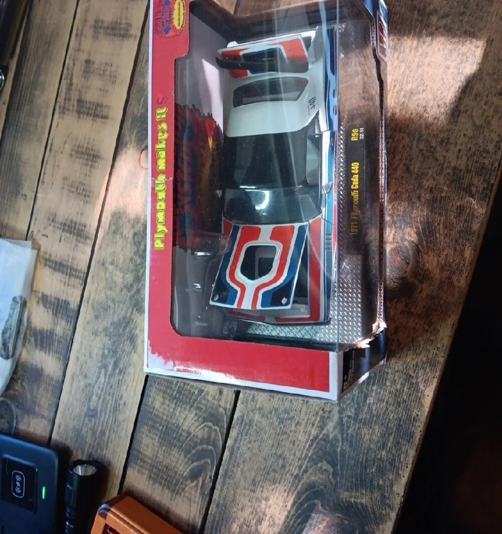 1/24 1971 Plymouth Barracuda 440 White with Blue and Red Stripes Bad Box